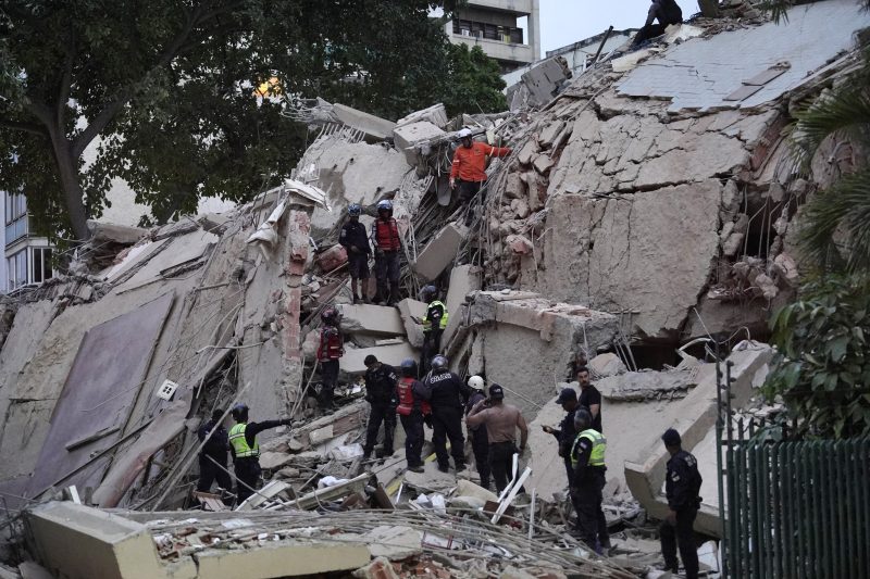 VIDEO Imagini dramatice din timpul celor două cutremure devastatoare din Venezuela. Clădiri prăbușite și panică pe străzile din Caracas