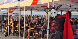 Nu e încă marele festival rock al României, dar Odyssea are ceva ce altele nu au, marea. Cronica ediției cu numărul doi