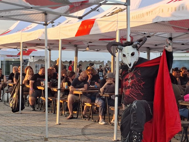 Nu e încă marele festival rock al României, dar Odyssea are ceva ce altele nu au, marea. Cronica ediției cu numărul doi