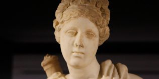 Posibilă statuie a zeiței Artemis, descoperită într-un oraș antic din Bulgaria. Ce au găsit arheologii la Heraclea Sintica