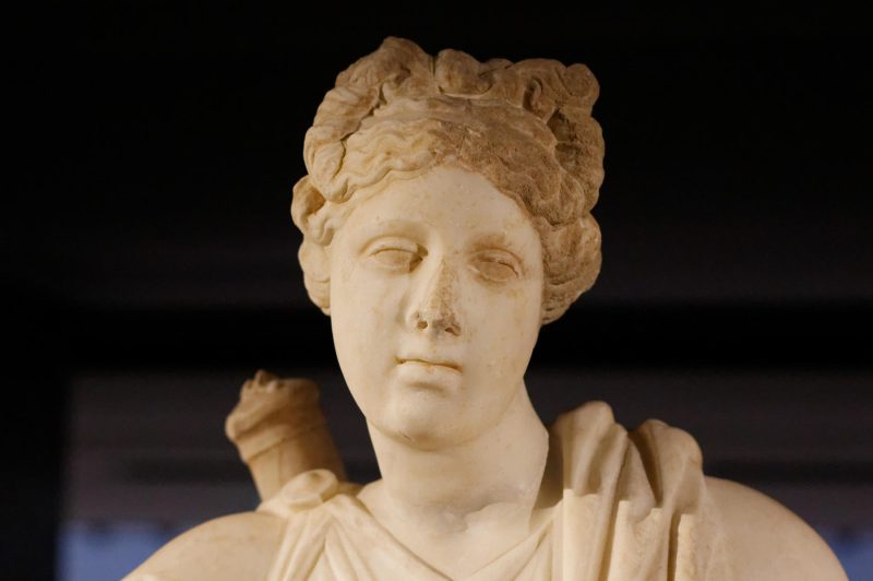 Posibilă statuie a zeiței Artemis, descoperită într-un oraș antic din Bulgaria. Ce au găsit arheologii la Heraclea Sintica