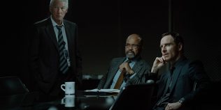 „The Agency”, sezonul 2, pe SkyShowtime: Michael Fassbender și Katherine Waterston, despre sezonul în care fiecare loialitate se rupe INTERVIU
