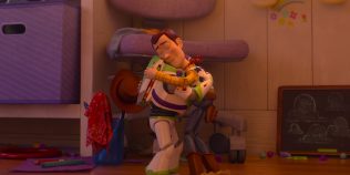 Toy Story 5 e filmul de familie care te face să lași telefonul jos. Pixar pune copilăria față în față cu tehnologia