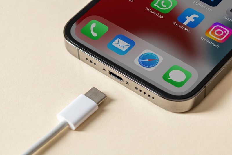 Cum știi ce fel încarcă cablul telefonului, cât de repede. Detaliul pe care mulți utilizatori îl ignoră