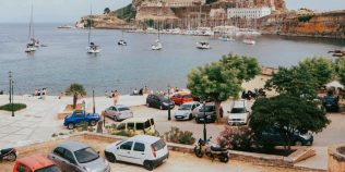 Amenda pe care o pot primi românii încă din prima zi de vacanță în Grecia. Mulți șoferi nu cunosc regula