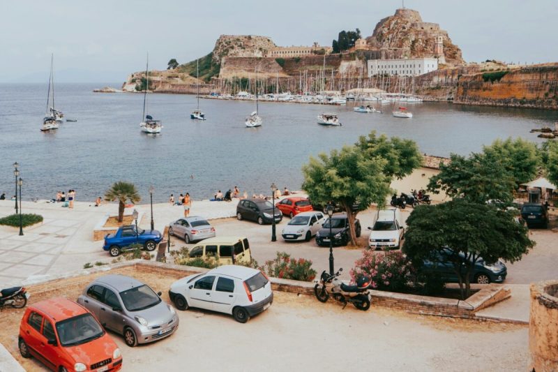 Amenda pe care o pot primi românii încă din prima zi de vacanță în Grecia. Mulți șoferi nu cunosc regula