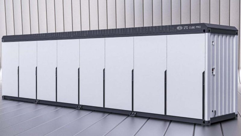 BYD va construi o baterie de 11,3 GWh în deșert. Proiectul care face energia solară disponibilă și noaptea