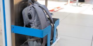Bagaj de mână gratuit în avion și bani mai ușor de recuperat. Noile reguli votate în UE