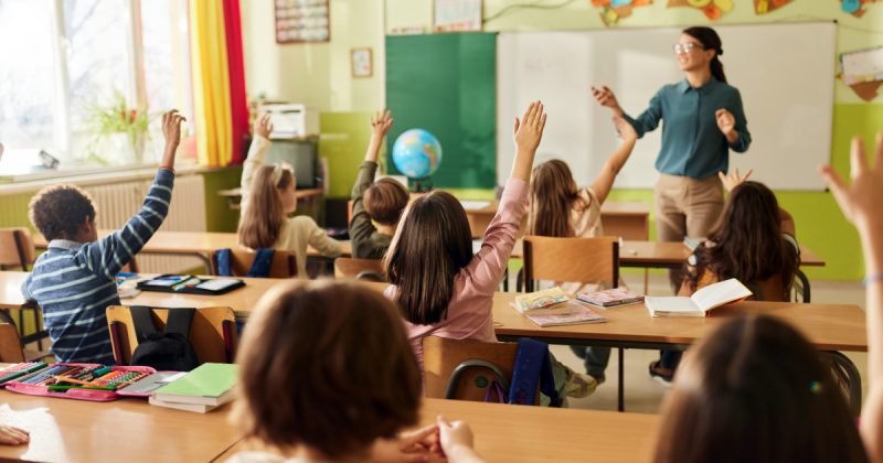 Câți ani trebuie să lucrezi ca profesor pentru pensia integrală. Regula pe care mulți dascăli nu o cunosc