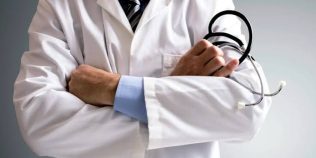 Câți bani ar putea pierde unii medici și asistenți după noua lege a salarizării. Exemplul unui medic cu 39 de ani vechime