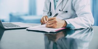 Câţi bani primeşte un medic de familie la sat? Multe localităţi din România nu au doctori