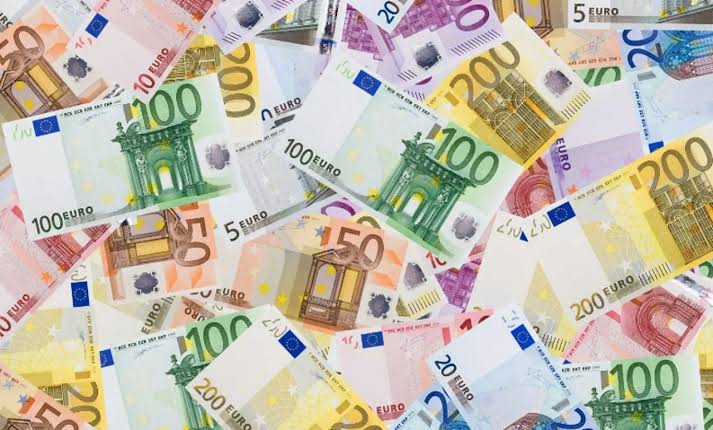 Cine primește 200 de euro de la stat în 2026 pentru un calculator nou. Au fost adăugați noi beneficiari