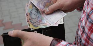 Cine sunt bugetarii care ar putea rămâne cu salariile înghețate până în 2031. Ce prevede noua lege a salarizării
