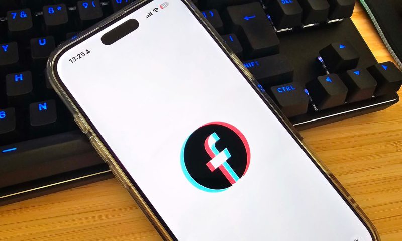 Facebook nu mai vrea să fie Facebook și se transformă într-o copie de TikTok