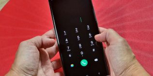Telefonul mobil îți distruge degetele fără să-ți dai seama. Ce poți face ca să eviți durerile și problemele mai grave