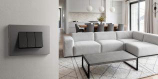 Casa inteligentă începe de la întrerupător. Noul System Pura de la Gewiss controlează lumina, obloanele, electrocasnicele și consumul de energie