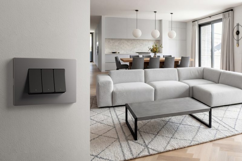 Casa inteligentă începe de la întrerupător. Noul System Pura de la Gewiss controlează lumina, obloanele, electrocasnicele și consumul de energie