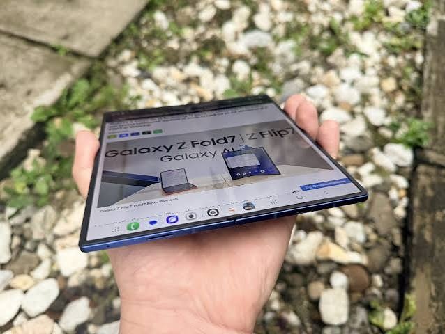 Samsung pregătește Galaxy Z Fold8 cu un design complet nou. Primele imagini teaser arată schimbarea VIDEO
