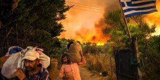 VIDEO | Grecia, prima țară din lume care detectează incendiile din spațiu cu ajutorul AI. Sistemul european care poate salva vieți vara aceasta