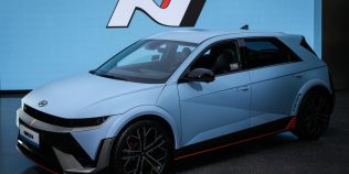 Hyundai Ioniq 5 N a surprins pe circuit. Britanicii l-au comparat cu un BMW X3 M, iar rezultatul a fost neașteptat VIDEO
