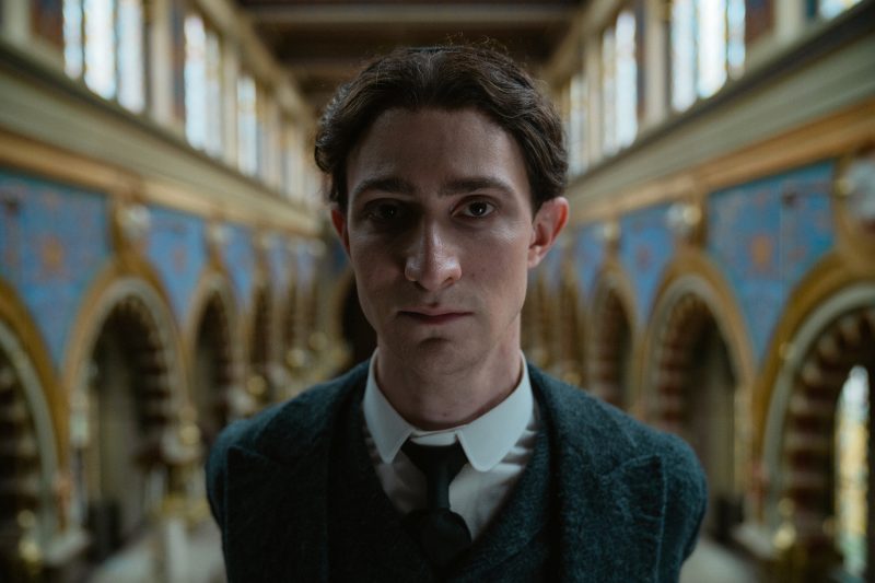 „Franz” nu-l explică pe Kafka, ci te aruncă în mintea lui. Un film ciudat, brutal și neașteptat de amuzant REVIEW