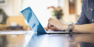 Laptopurile noi ascund procesoare vechi. Cum poți evita să plătești prea mult pentru hardware lansat acum câțiva ani