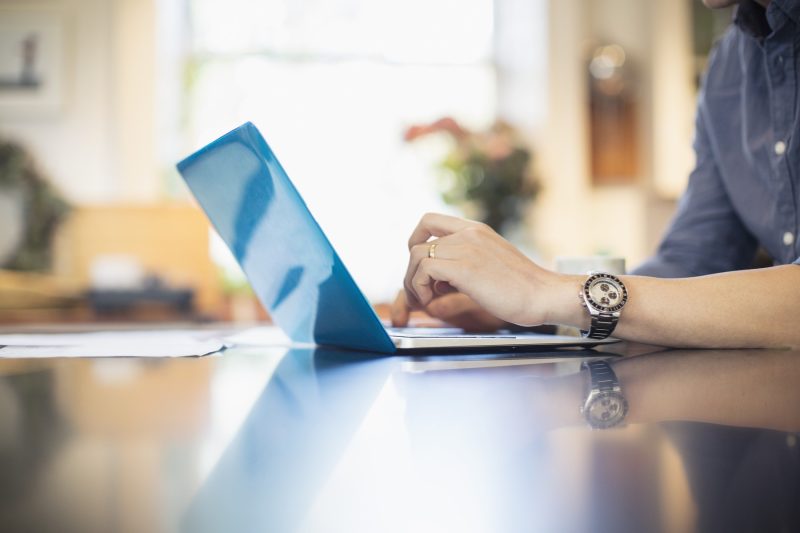Laptopurile noi ascund procesoare vechi. Cum poți evita să plătești prea mult pentru hardware lansat acum câțiva ani