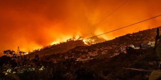 Trump amenință Canada cu taxe din cauza fumului de incendii. Ideea controversată seamănă cu mecanismul deja aplicat în UE