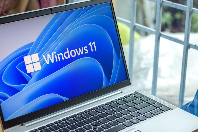 Un fost inginer Microsoft a recreat Notepad în doar 2,5 KB. Experimentul scoate la iveală o problemă tot mai mare din Windows 11