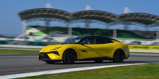 Lotus Emeya stabilește un nou record pe circuitul Sepang. Sedanul electric a fost cu peste 7 secunde mai rapid decât precedentul reper