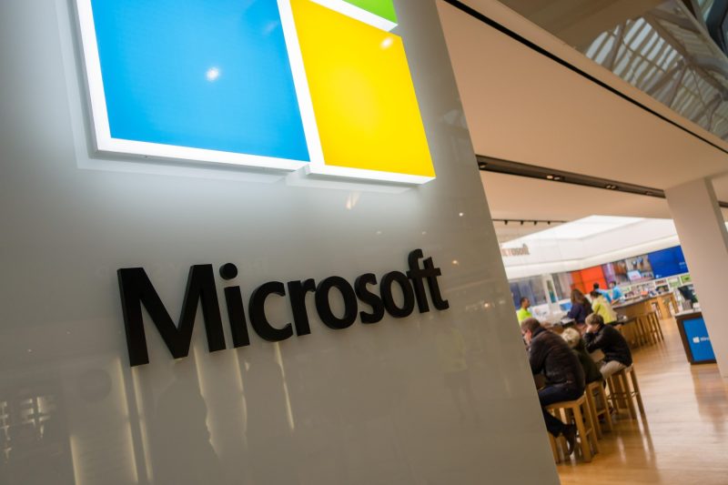 Microsoft renunță la autentificarea prin SMS și apeluri: AI-ul le face prea ușor de compromis