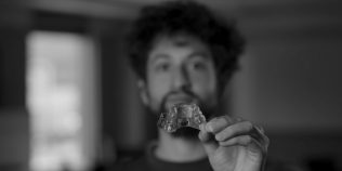 MouthPad, dispozitivul controlat cu limba, poate fi cumpărat de oricine. Compania lansează și VOX, o tastatură „invizibilă” pentru AI