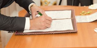 Noua lege a actelor de stare civilă a intrat în vigoare. Ce drept nou au primit avocații