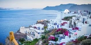 Noua taxă pe care o vor plăti toți turiștii cazați în Grecia. Se achită pentru fiecare noapte