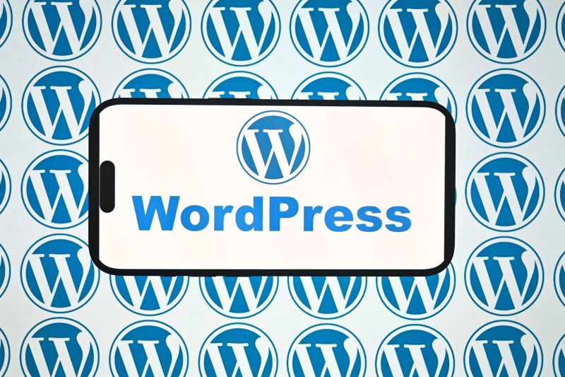 Alertă pentru milioane de site-uri WordPress. O vulnerabilitate critică este deja exploatată de hackeri, iar AI-ul ar fi accelerat atacurile