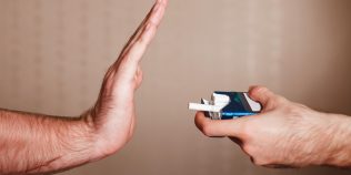 Spania pregătește una dintre cele mai dure măsuri antifumat. Țigările ar putea fi interzise pe terase și pe plaje