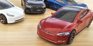 Tesla vinde cât jumătate din piața electrică americană. Topul care arată cine câștigă și cine se prăbușește în 2026