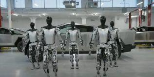 Elon Musk taie elanul fanilor Tesla: robotul Optimus nu va fi produs rapid, iar visul „armatei de roboți” se amână