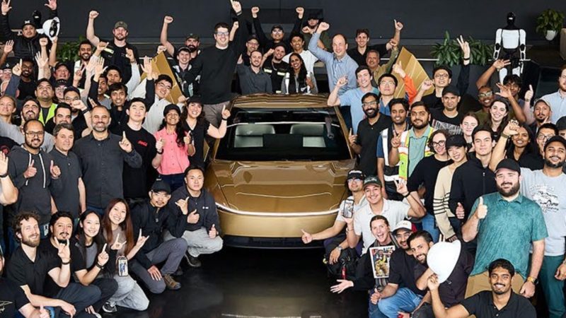 Tesla pune frână la costurile cu AI: angajații au limită de 170 de euro pe săptămână, dar Grok scapă de plafon
