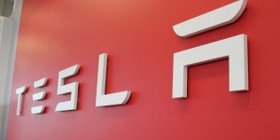 Tesla revine spectaculos: livrările au crescut cu 25%, dar BYD rămâne în față la electrice