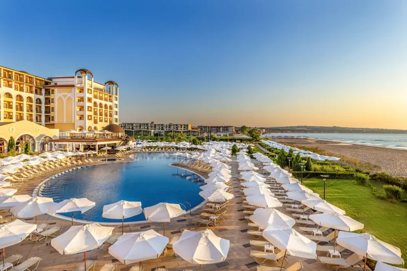 Vacanță de peste 2.000 de euro în Bulgaria, transformată într-o dezamăgire. Ce a găsit un român la resort