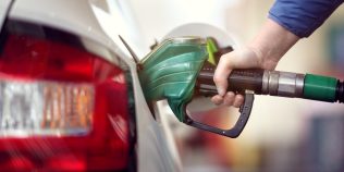 Vin noi scumpiri la pompă. Experții avertizează asupra unei posibile crize a carburanților