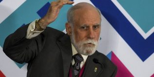 „Părintele Internetului” se retrage după peste 20 de ani la Google. Vinton Cerf lasă în urmă una dintre cele mai importante moșteniri din istoria tehnologiei