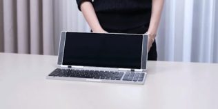 Laptopul cu ecran ultrawide revine într-o formă neașteptată. Dispozitivul care ascunde un display 4K într-o tastatură a strâns sute de mii de dolari