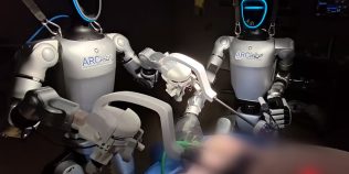 VIDEO | Un robot umanoid a făcut prima operație chirurgicală din lume. Tehnologia care poate duce chirurgia în zone izolate, pe front sau în spațiu