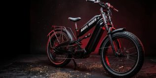 Are pedale, dar prinde 105 km/h: „bicicleta” electrică mai puternică decât multe scutere