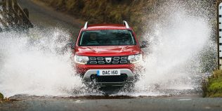 Dacia cu miros de umezeală după spălare: unde se ascund infiltrațiile și cum le confirmi
