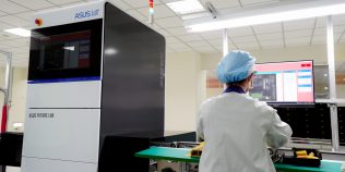 „Fabricile” care produc inteligență: de ce următoarea revoluție AI depinde de energie și răcire, nu doar de cipuri