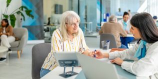 Cele mai bune carduri de credit în România (2026): DAE, rate fără dobândă, comisioane și eligibilitate
