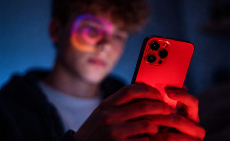 Părinții vor primi noi alerte de la Instagram. Meta schimbă regulile pentru conturile adolescenților
